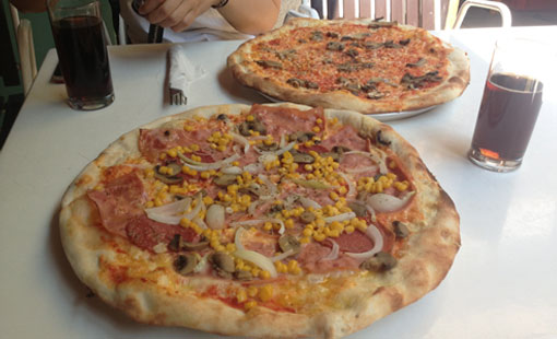 Pizza Funghi und Pizza Al Capone